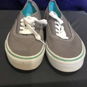 airwalk tennis  sneakers 
size 6.5